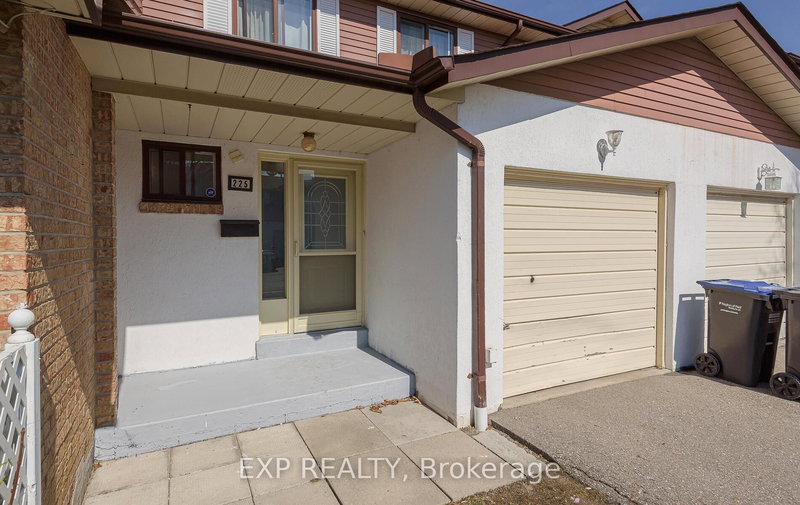 225 Baronwood Crt, Brampton, L6V 3H9 | Image 2