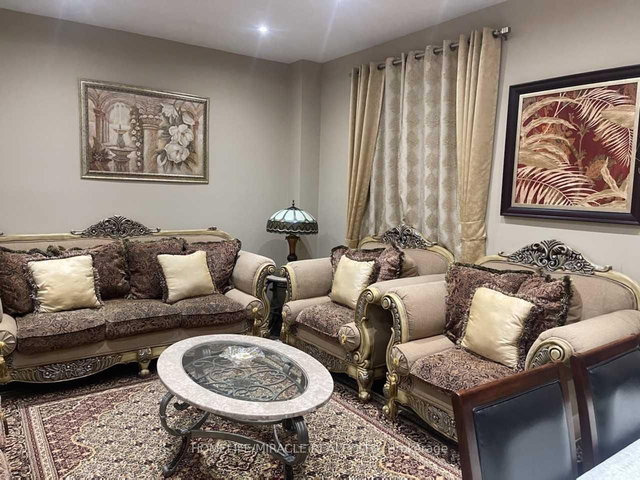 4 Louisburg Crescent