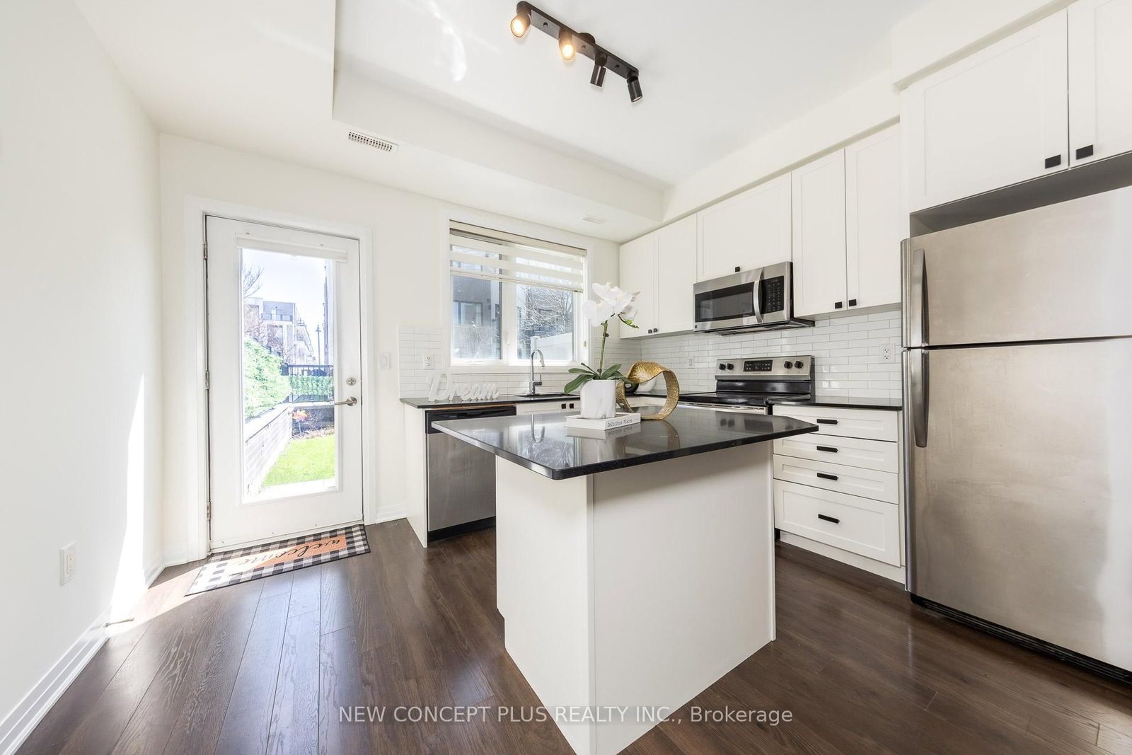 Townhouse for sale at 9 Thomas Mulholland Drive, Toronto, Ontario, M3K 0C1 - Downsview-Roding-CFB - MLS: W13015690