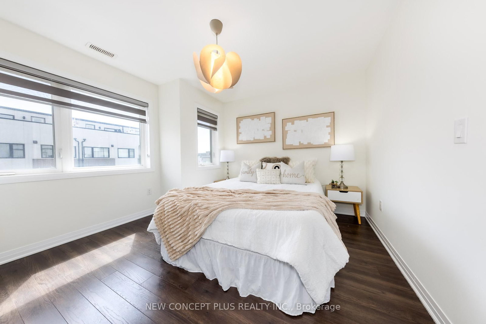 Townhouse for sale at 9 Thomas Mulholland Drive, Toronto, Ontario, M3K 0C1 - Downsview-Roding-CFB - MLS: W13015690