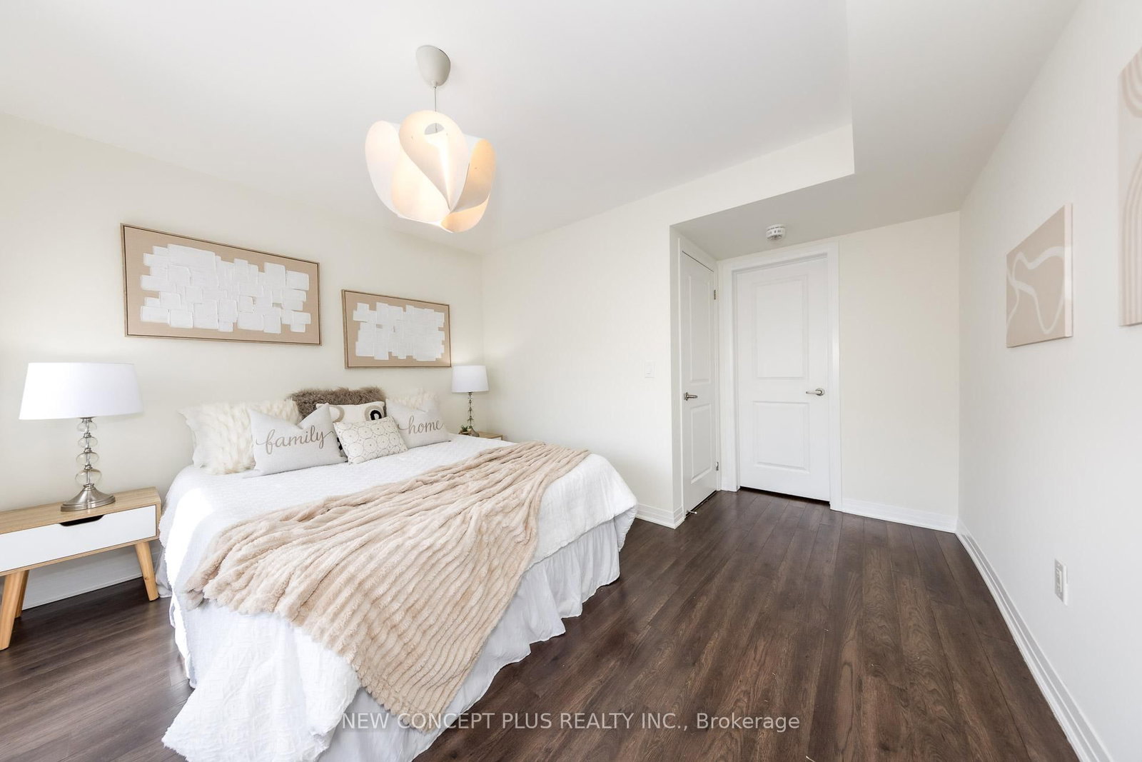 Townhouse for sale at 9 Thomas Mulholland Drive, Toronto, Ontario, M3K 0C1 - Downsview-Roding-CFB - MLS: W13015690