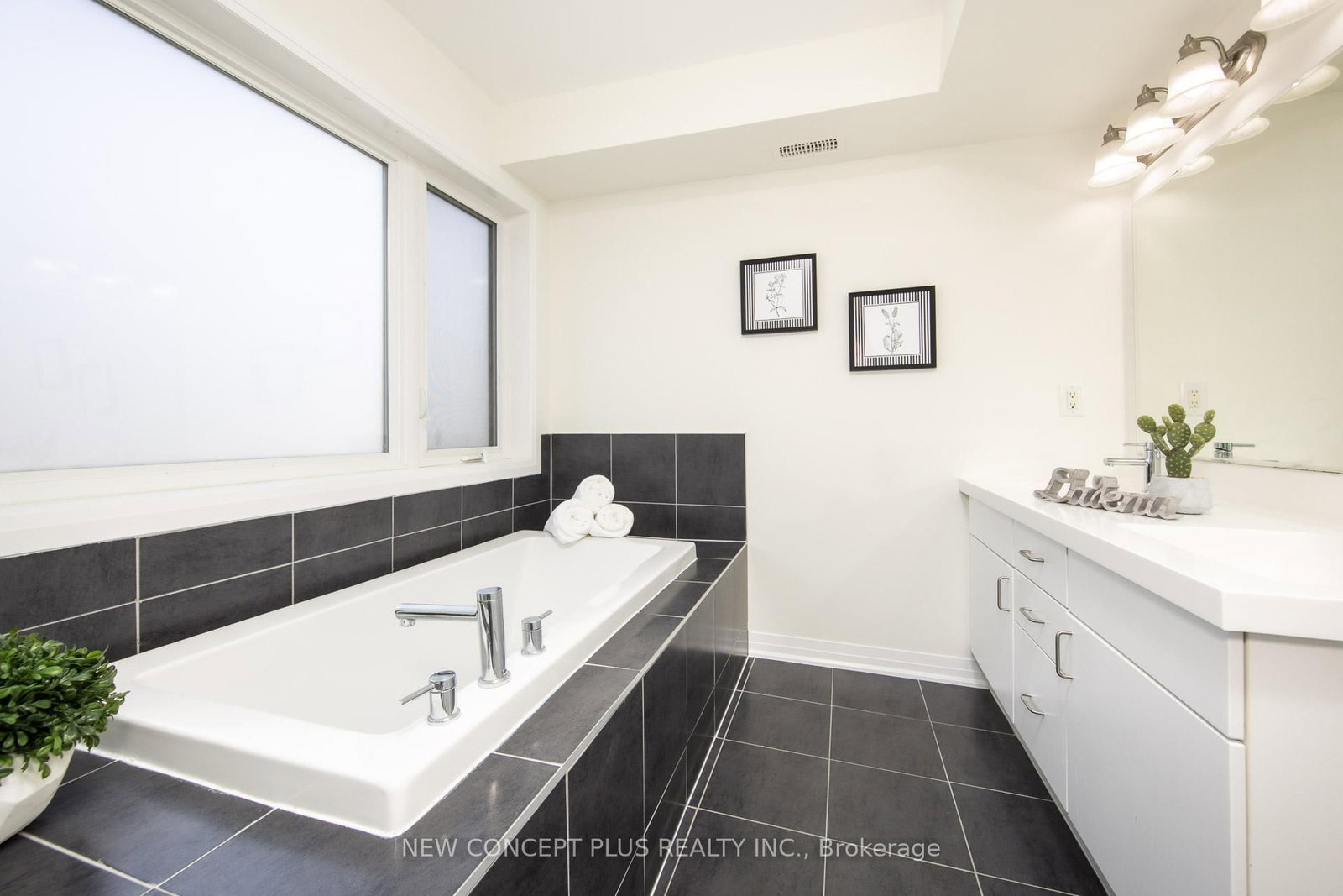 Townhouse for sale at 9 Thomas Mulholland Drive, Toronto, Ontario, M3K 0C1 - Downsview-Roding-CFB - MLS: W13015690