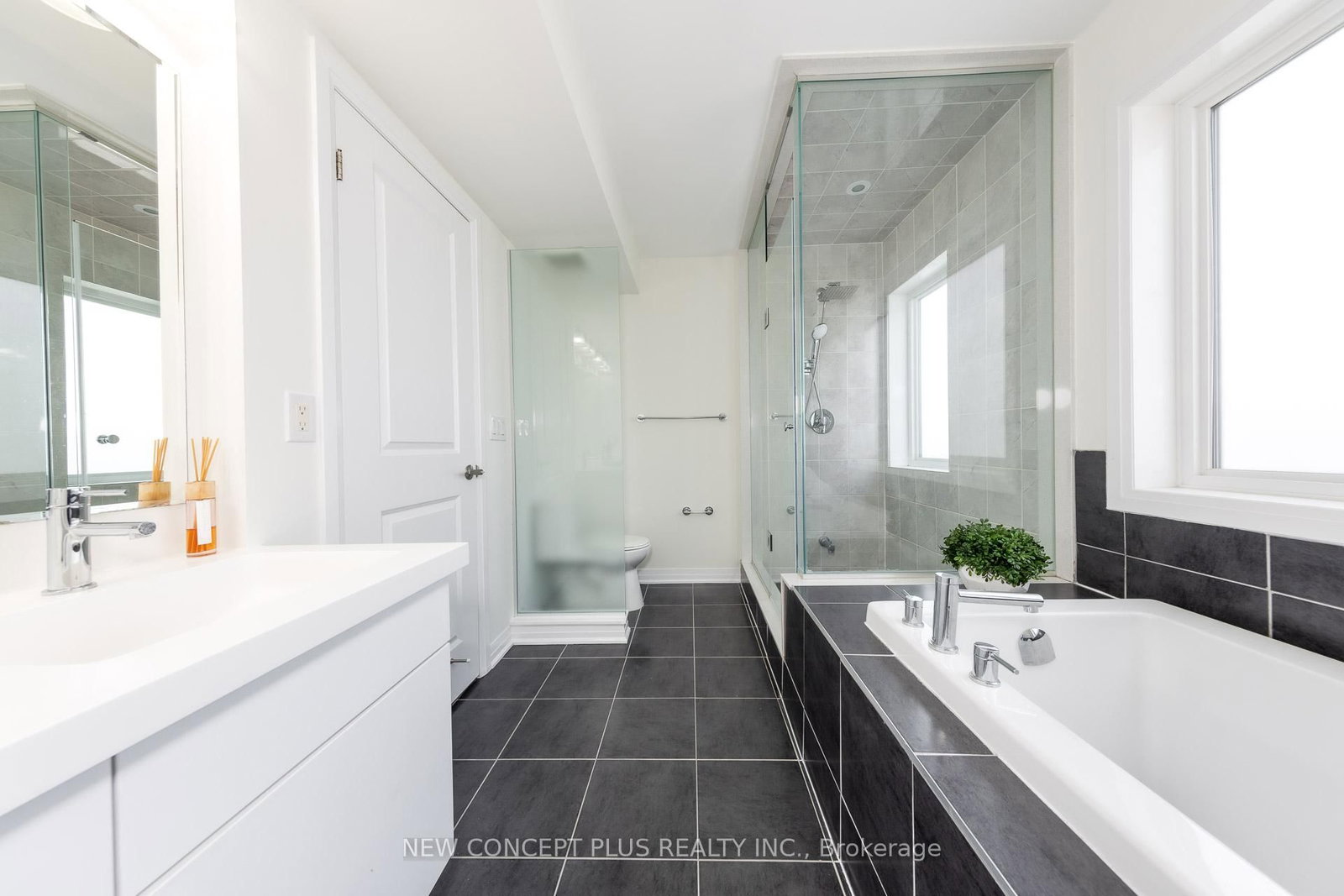 Townhouse for sale at 9 Thomas Mulholland Drive, Toronto, Ontario, M3K 0C1 - Downsview-Roding-CFB - MLS: W13015690