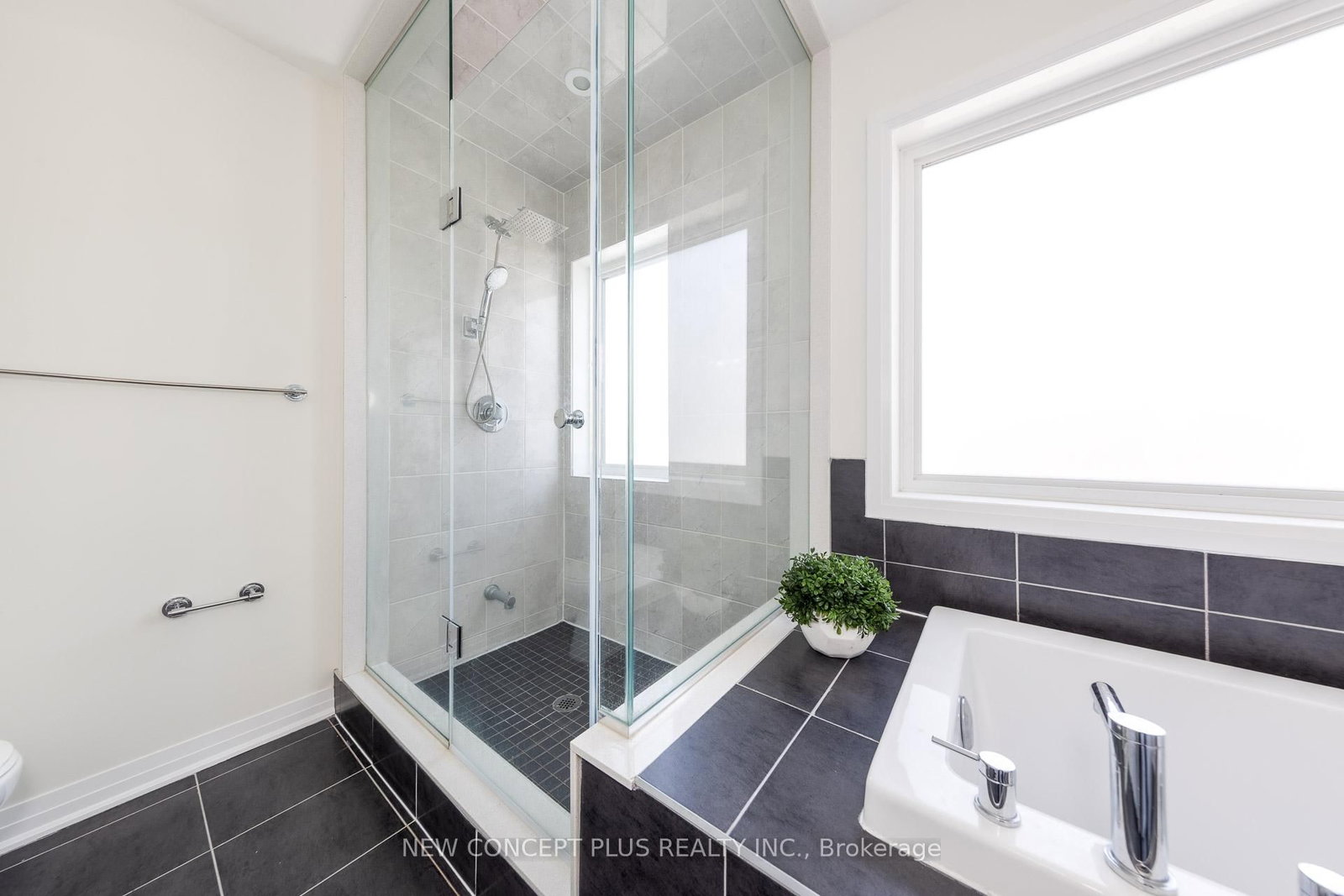 Townhouse for sale at 9 Thomas Mulholland Drive, Toronto, Ontario, M3K 0C1 - Downsview-Roding-CFB - MLS: W13015690