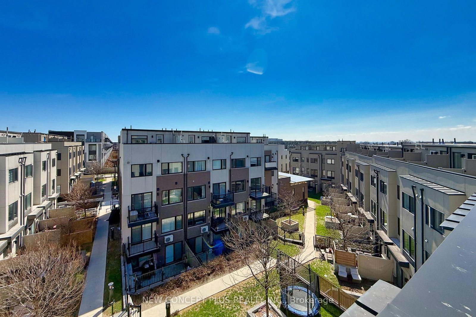 Townhouse for sale at 9 Thomas Mulholland Drive, Toronto, Ontario, M3K 0C1 - Downsview-Roding-CFB - MLS: W13015690