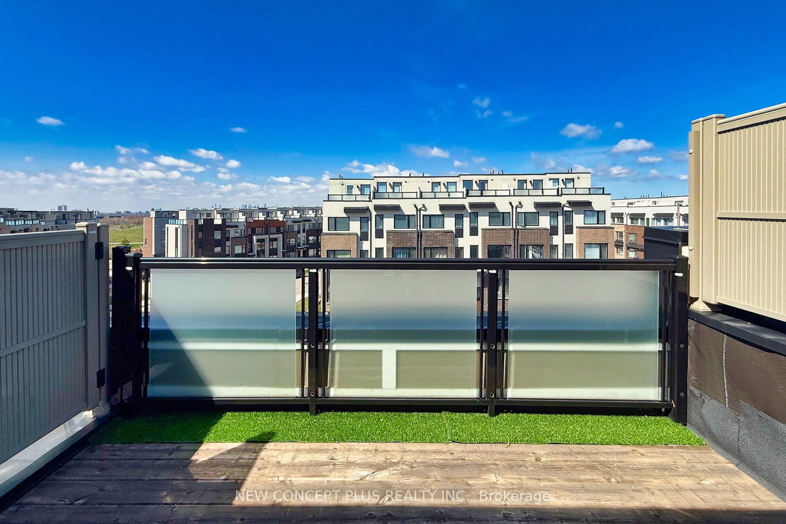 Townhouse for sale at 9 Thomas Mulholland Drive, Toronto, Ontario, M3K 0C1 - Downsview-Roding-CFB - MLS: W13015690