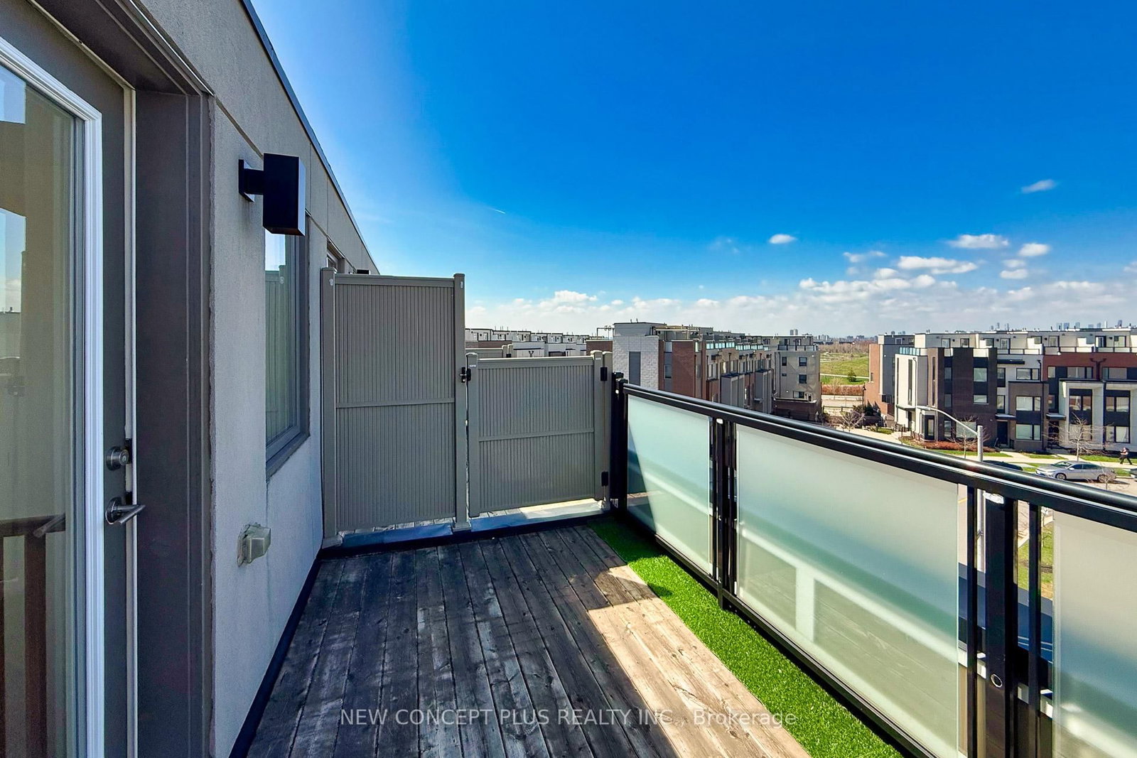 Townhouse for sale at 9 Thomas Mulholland Drive, Toronto, Ontario, M3K 0C1 - Downsview-Roding-CFB - MLS: W13015690