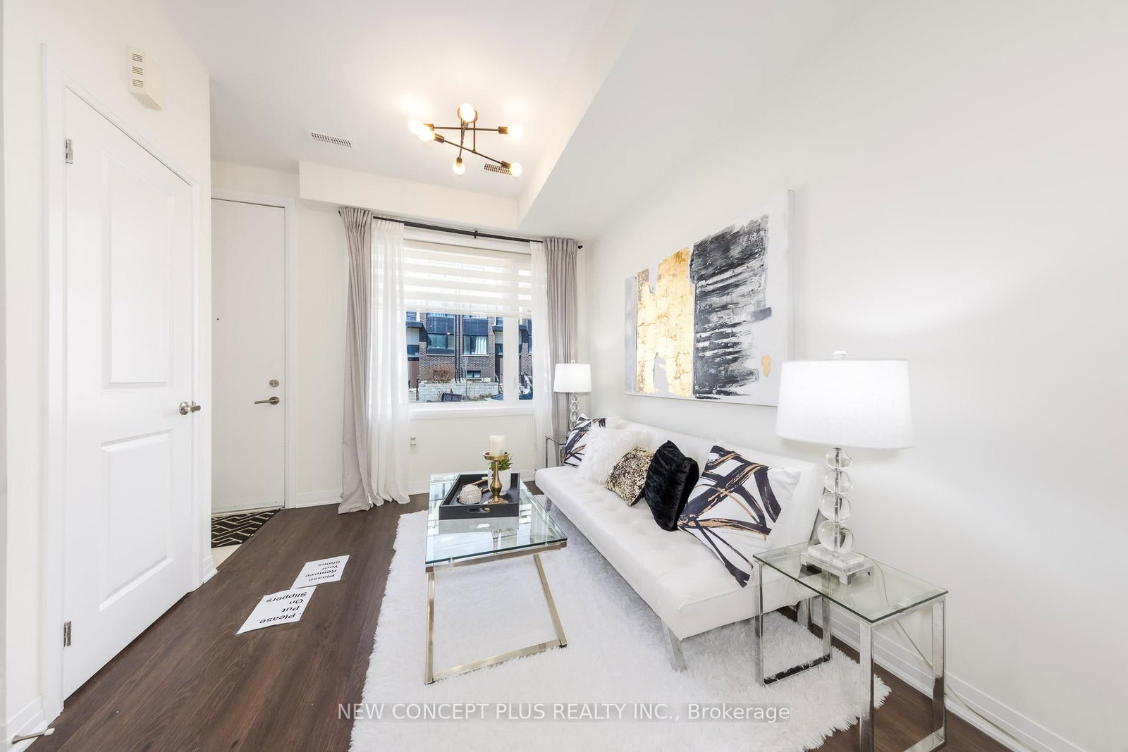 Townhouse for sale at 9 Thomas Mulholland Drive, Toronto, Ontario, M3K 0C1 - Downsview-Roding-CFB - MLS: W13015690