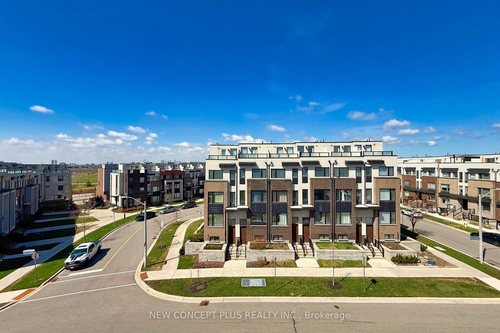 Townhouse for sale at 9 Thomas Mulholland Drive, Toronto, Ontario, M3K 0C1 - Downsview-Roding-CFB - MLS: W13015690