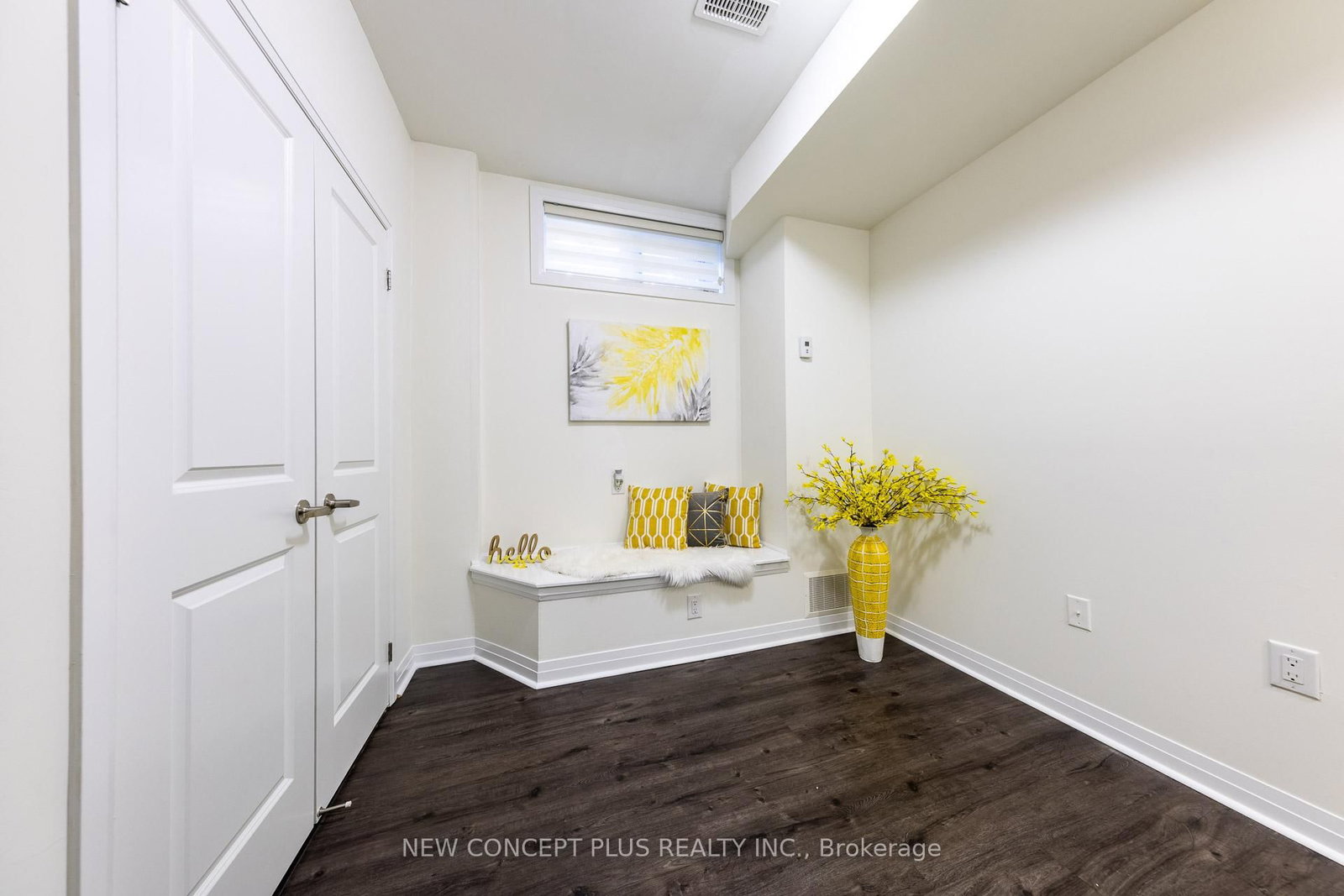 Townhouse for sale at 9 Thomas Mulholland Drive, Toronto, Ontario, M3K 0C1 - Downsview-Roding-CFB - MLS: W13015690