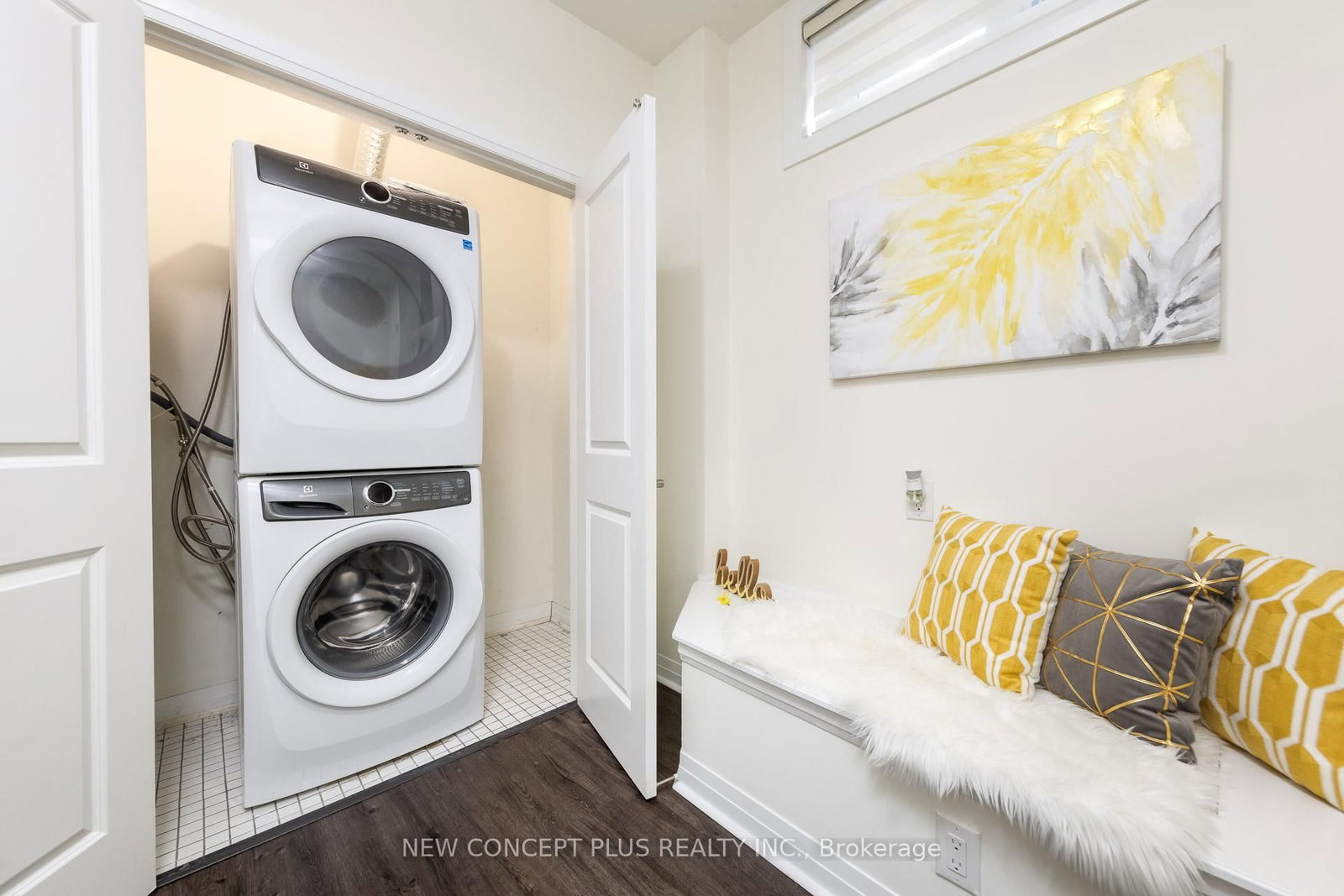 Townhouse for sale at 9 Thomas Mulholland Drive, Toronto, Ontario, M3K 0C1 - Downsview-Roding-CFB - MLS: W13015690