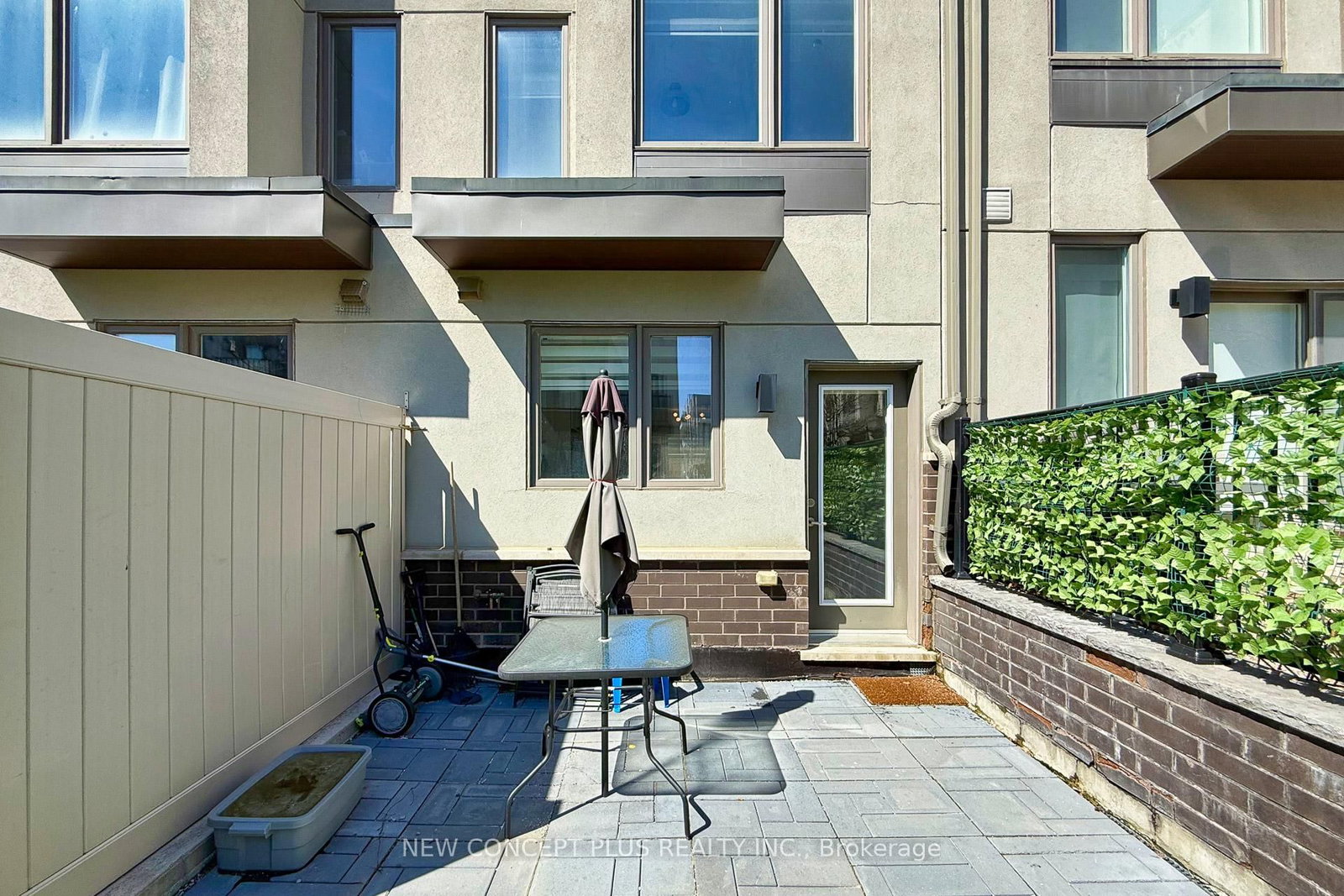 Townhouse for sale at 9 Thomas Mulholland Drive, Toronto, Ontario, M3K 0C1 - Downsview-Roding-CFB - MLS: W13015690