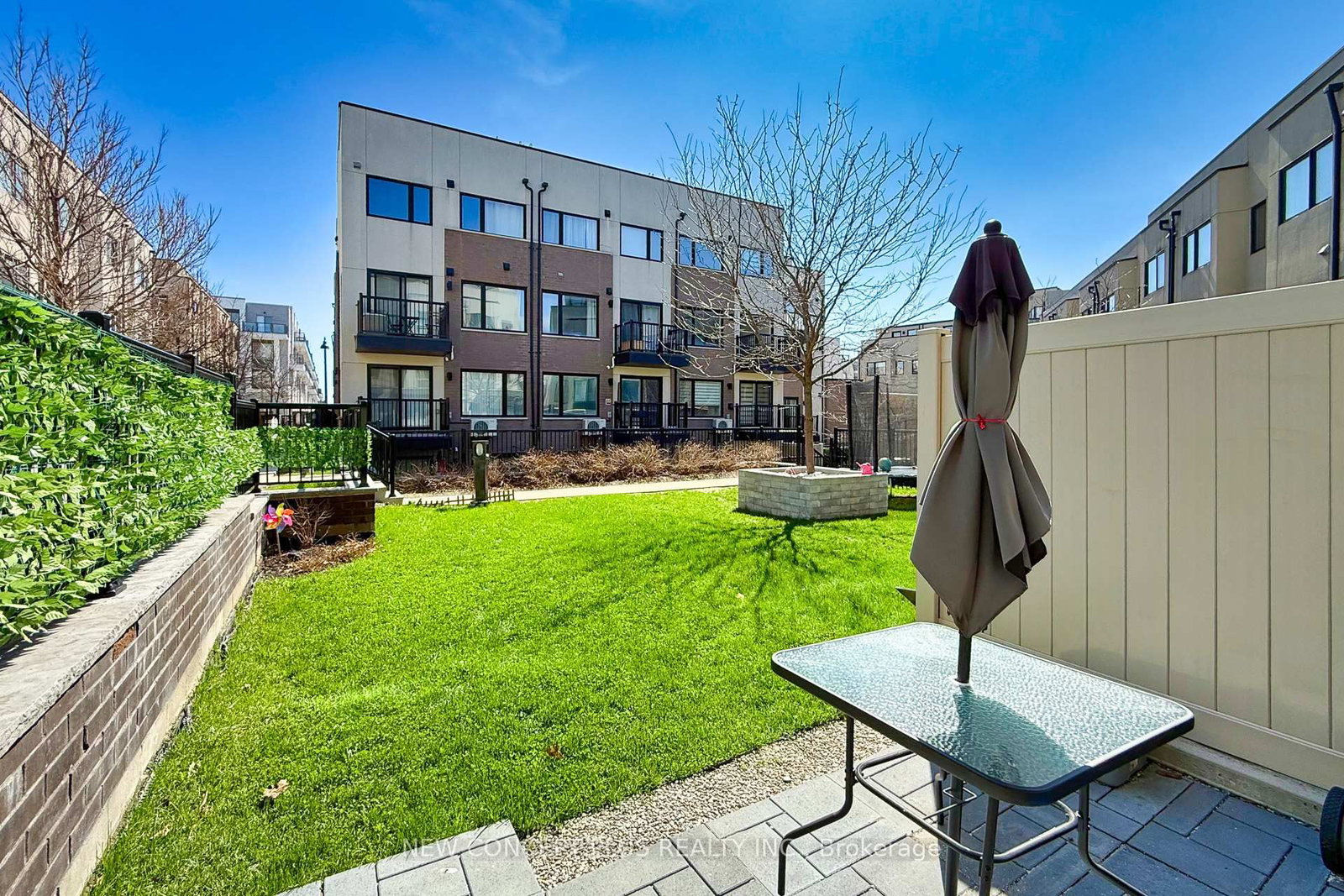 Townhouse for sale at 9 Thomas Mulholland Drive, Toronto, Ontario, M3K 0C1 - Downsview-Roding-CFB - MLS: W13015690