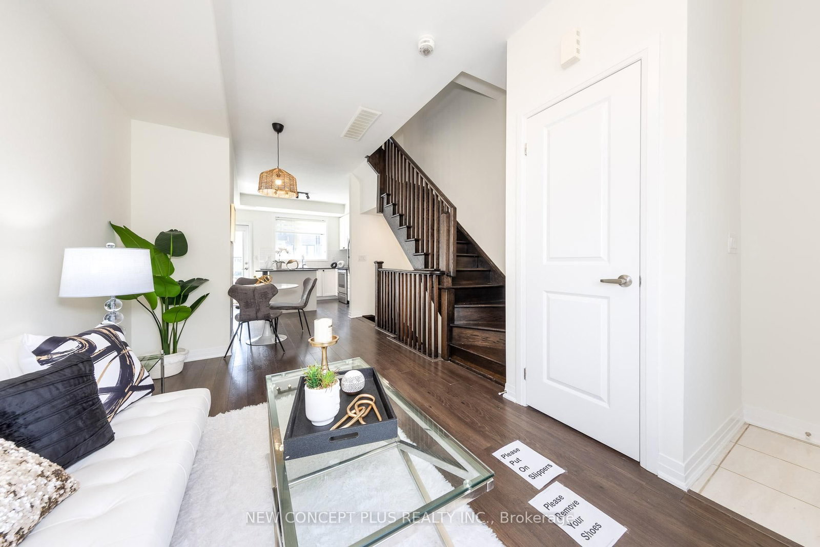 Townhouse for sale at 9 Thomas Mulholland Drive, Toronto, Ontario, M3K 0C1 - Downsview-Roding-CFB - MLS: W13015690