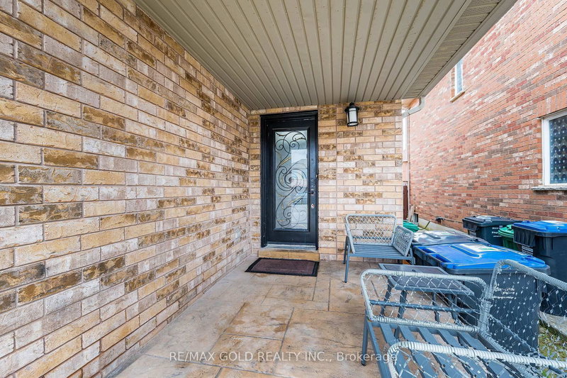 89 Cadillac Cres, Brampton, L7A 3B4 | Image 3