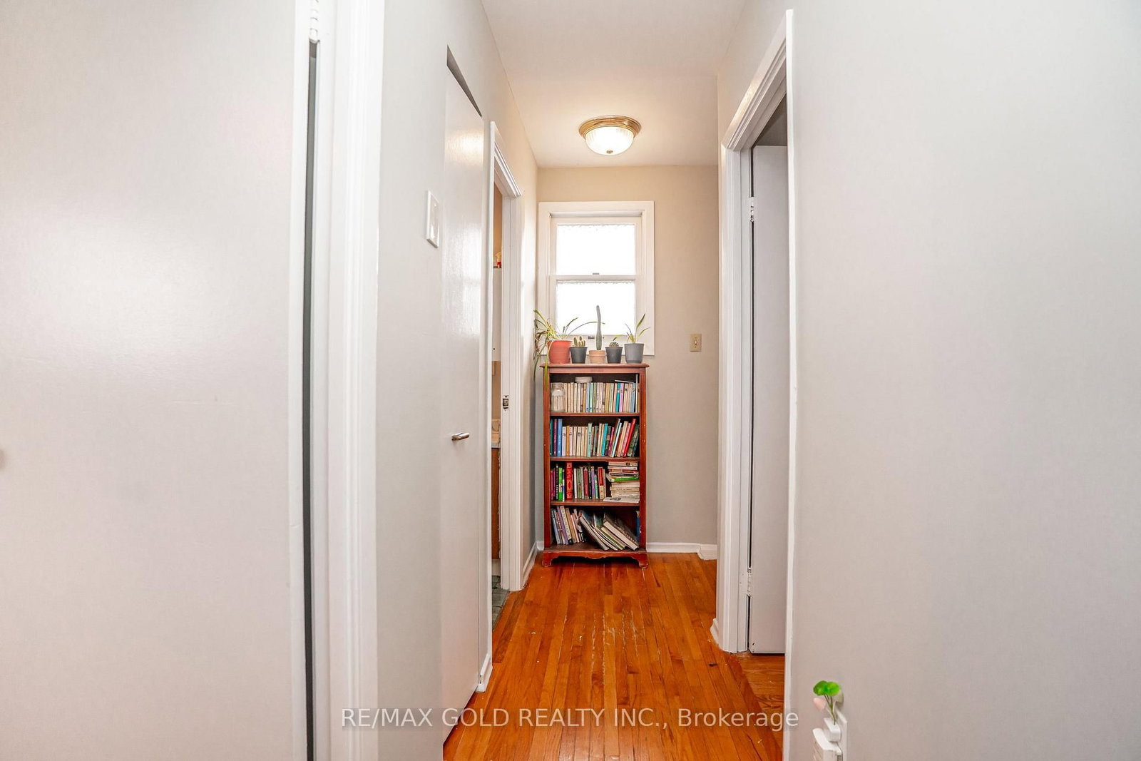 Semi-Detached House for sale at 9 Mordon Court, Brampton, Ontario, L6V 2B5 - Madoc - MLS: W13015740