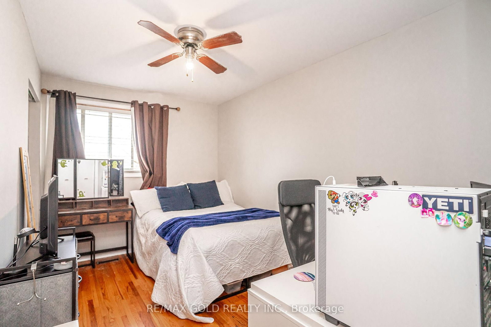 Semi-Detached House for sale at 9 Mordon Court, Brampton, Ontario, L6V 2B5 - Madoc - MLS: W13015740