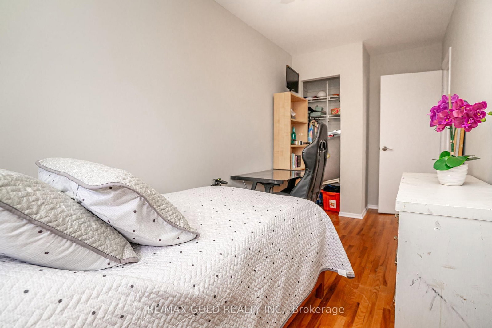 Semi-Detached House for sale at 9 Mordon Court, Brampton, Ontario, L6V 2B5 - Madoc - MLS: W13015740