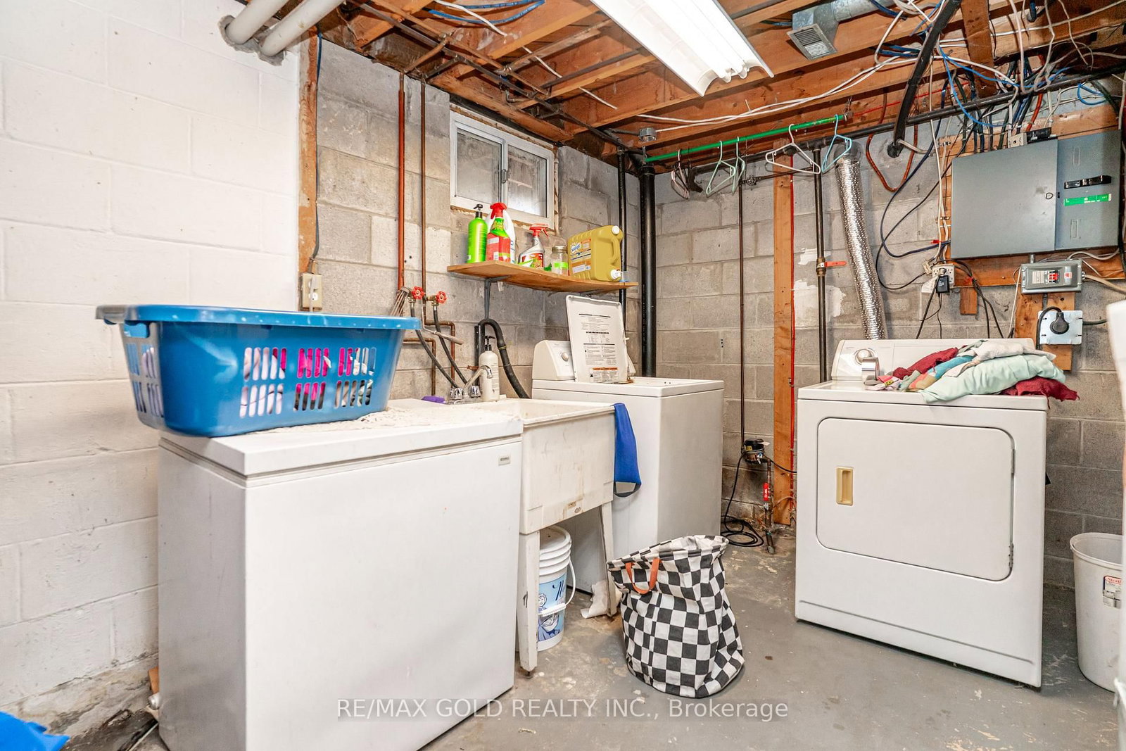 Semi-Detached House for sale at 9 Mordon Court, Brampton, Ontario, L6V 2B5 - Madoc - MLS: W13015740