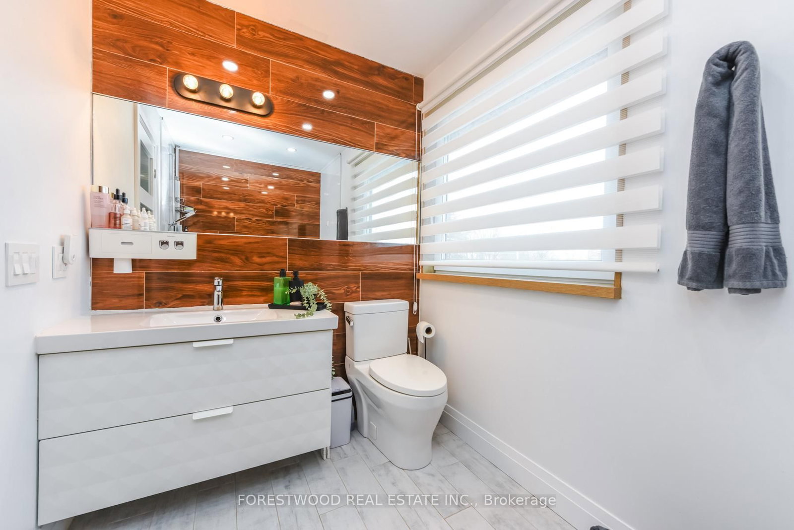 1690 Saltdene Terrace - Photo 18