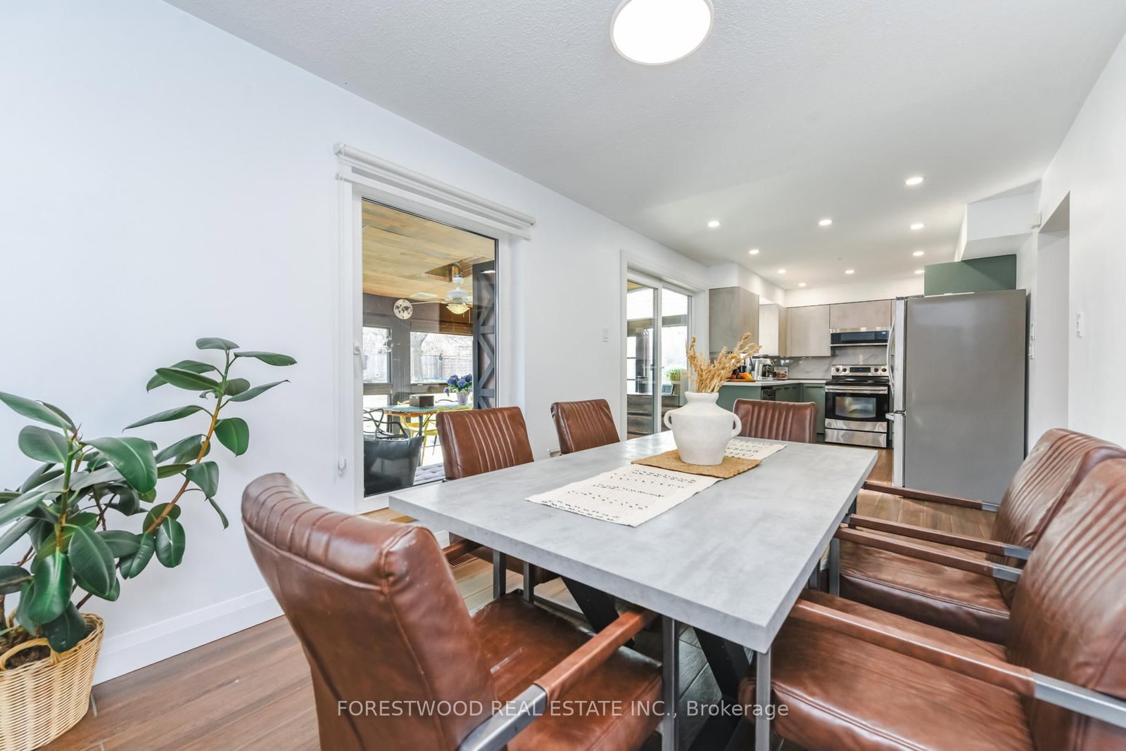 1690 Saltdene Terrace - Photo 32