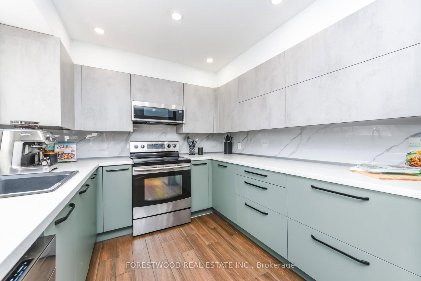 1690 Saltdene Terrace - Photo 36