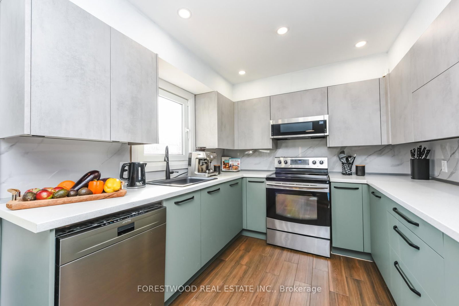 1690 Saltdene Terrace - Photo 37