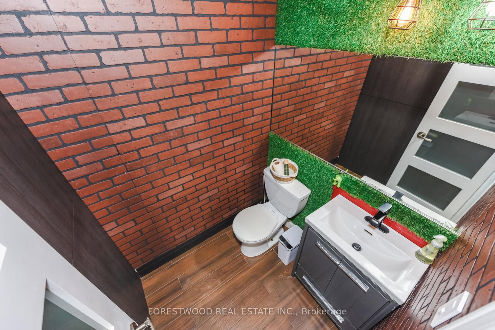 1690 Saltdene Terrace - Photo 40