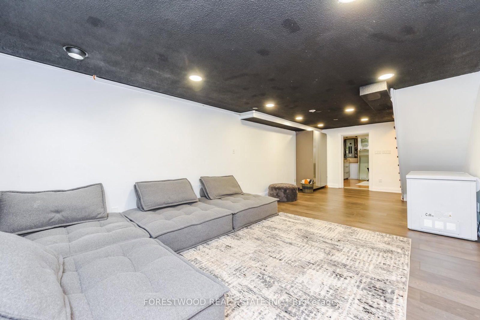 1690 Saltdene Terrace - Photo 43