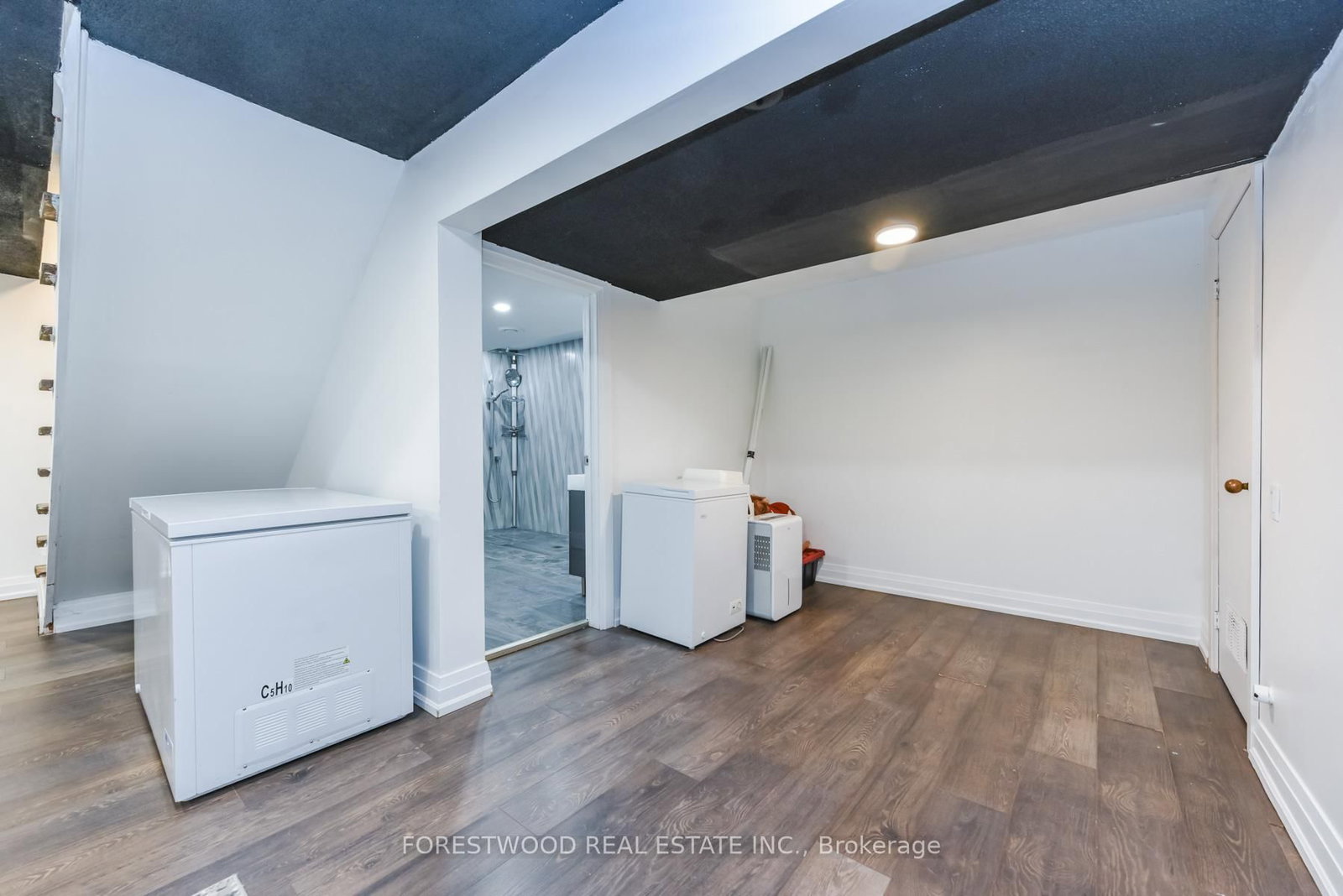 1690 Saltdene Terrace - Photo 47