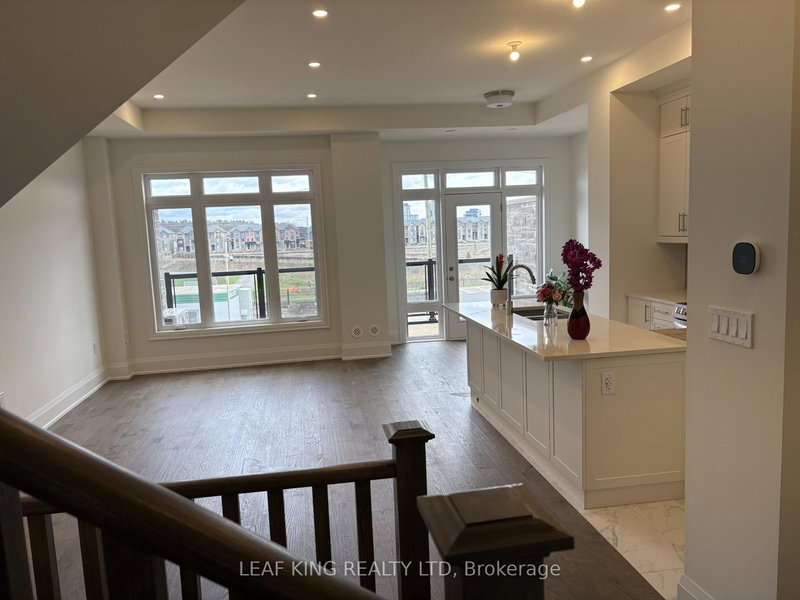 3326 Umar Ave, Oakville, L6M 4K1 | Image 3