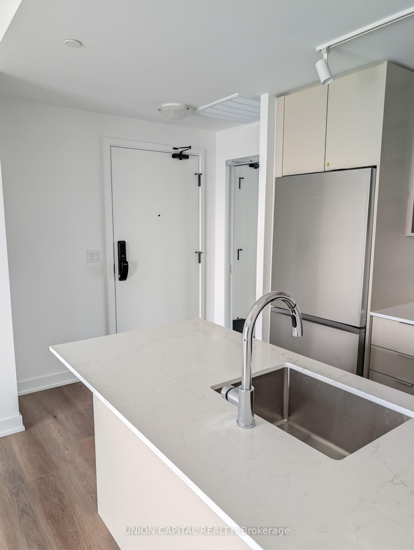 2075 Lakeshore Road, Unit 801 - Photo 3