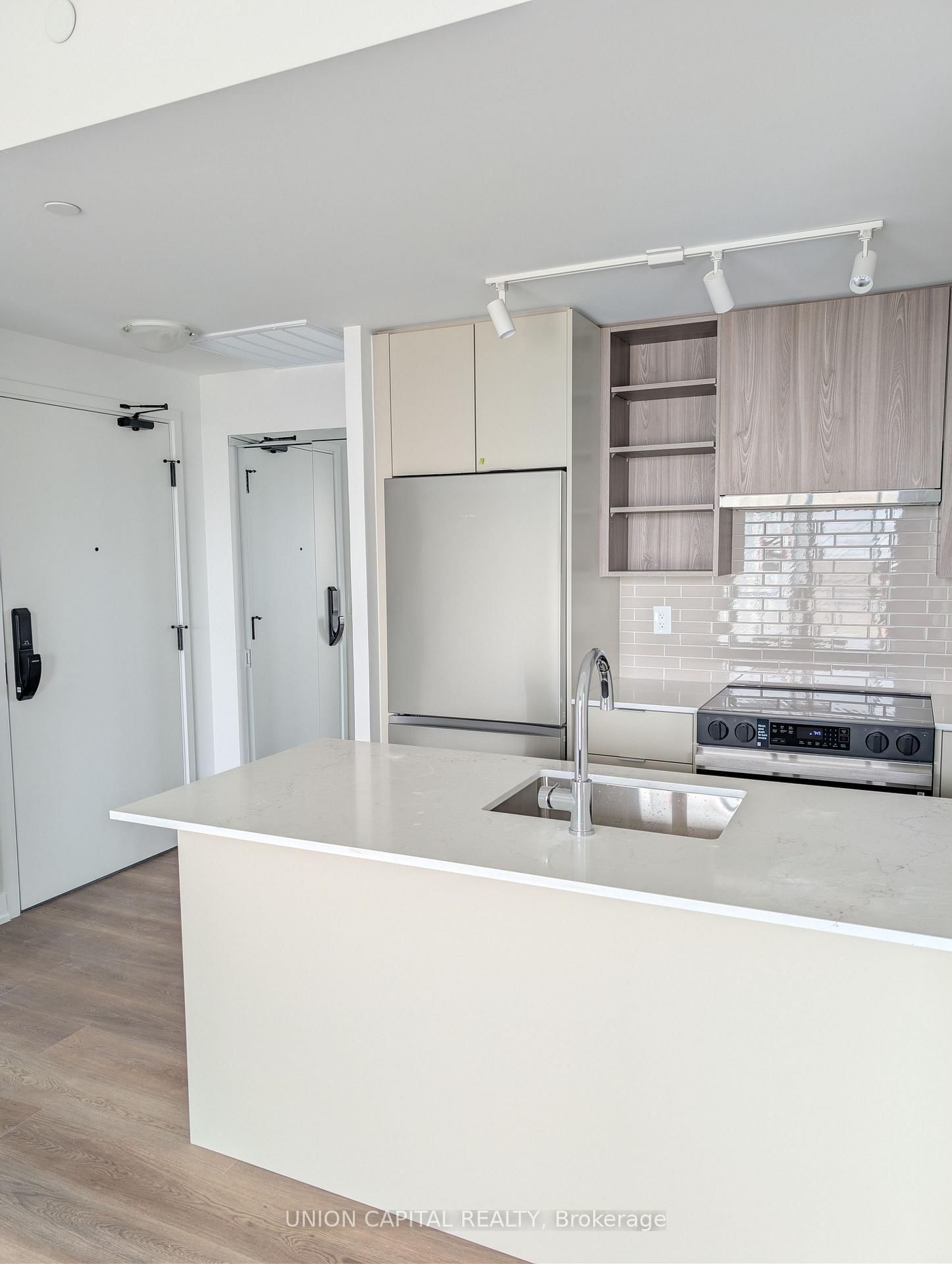 2075 Lakeshore Road, Unit 801 - Photo 4