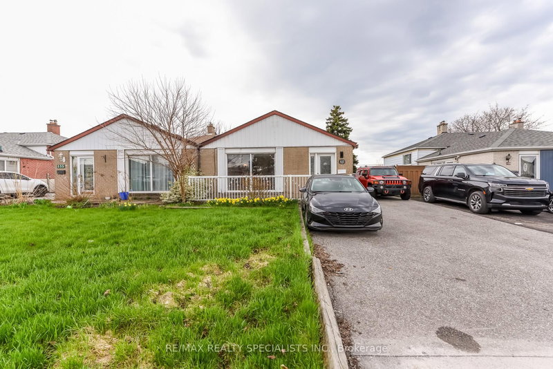 137 Avondale Blvd, Brampton, L6T 1H5 | Image 2