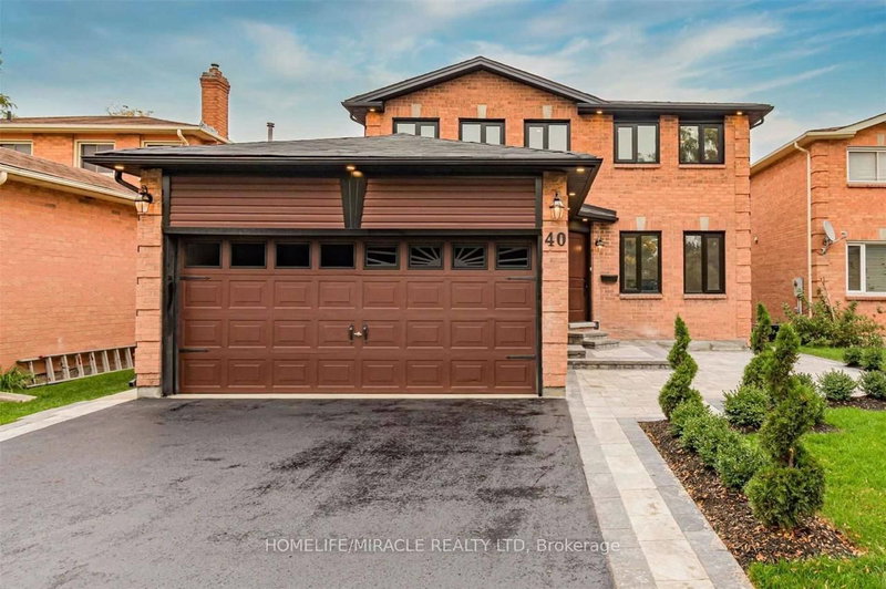 40 Leatherhead Crt, Brampton, L6S 5E7 | Image 2