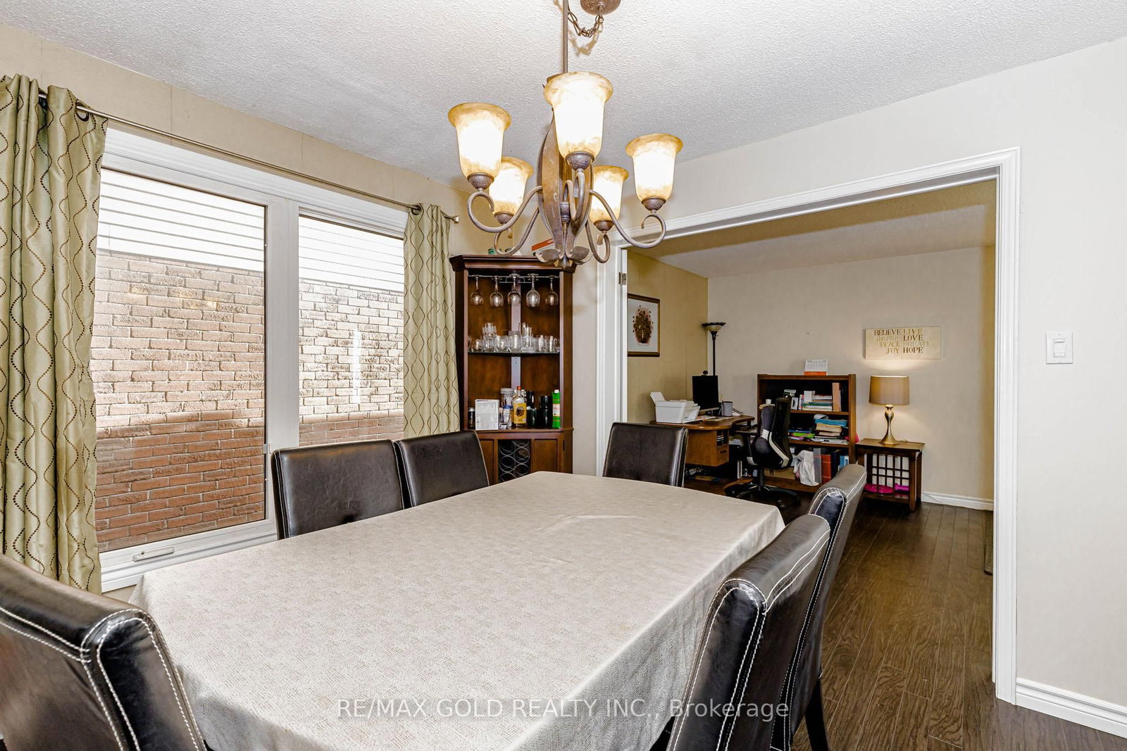 Detached House for sale at 6 Nutmeg Street, Brampton, Ontario, L6S 4A8 - Westgate - MLS: W13016060