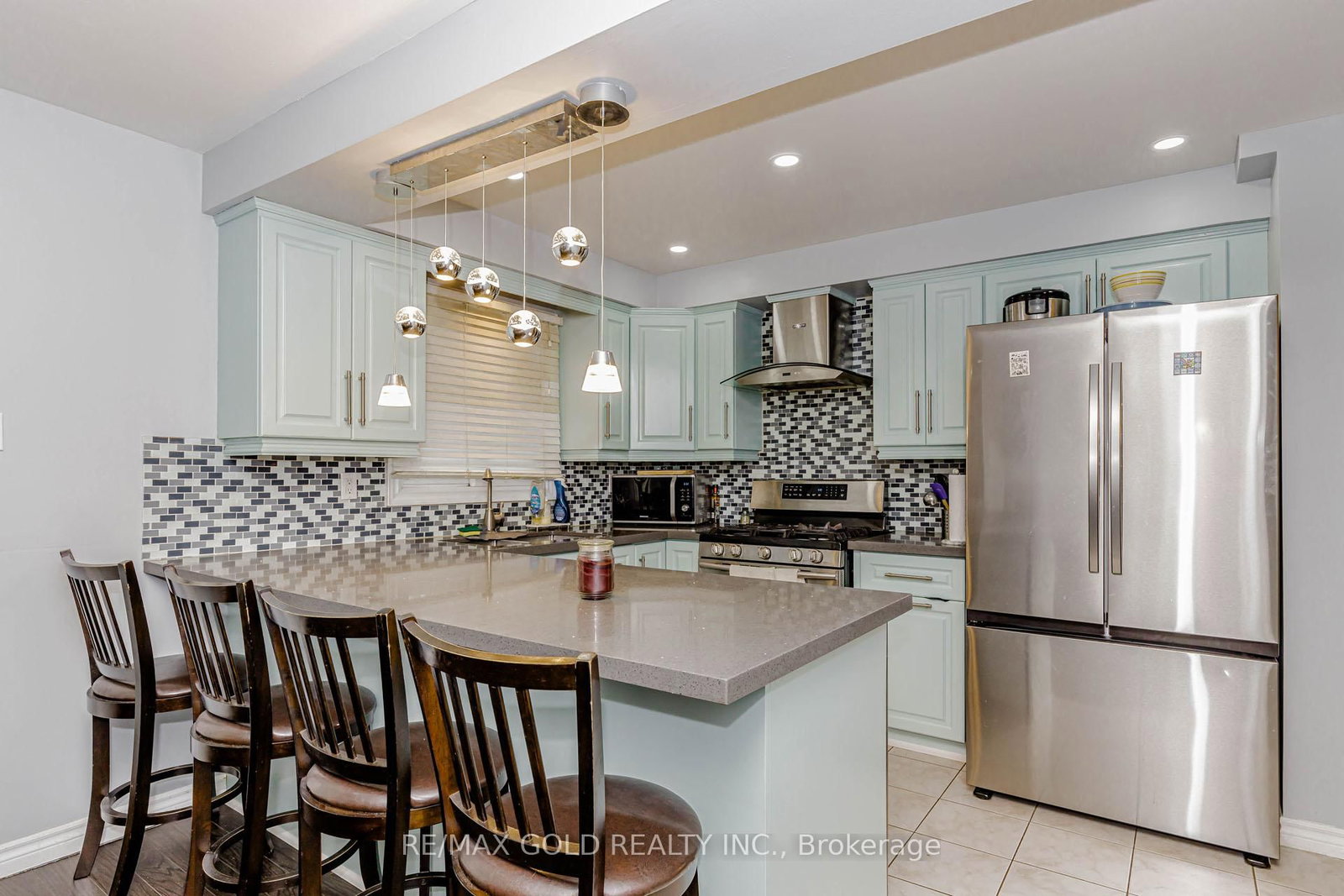 Detached House for sale at 6 Nutmeg Street, Brampton, Ontario, L6S 4A8 - Westgate - MLS: W13016060