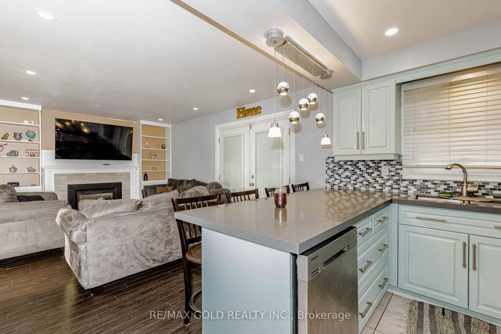 Detached House for sale at 6 Nutmeg Street, Brampton, Ontario, L6S 4A8 - Westgate - MLS: W13016060