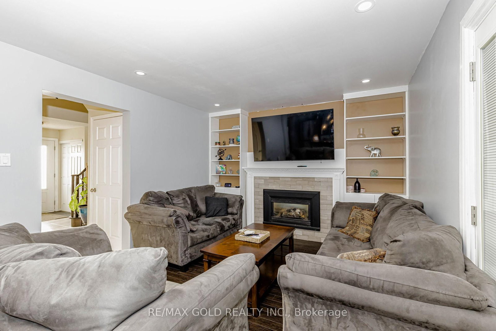 Detached House for sale at 6 Nutmeg Street, Brampton, Ontario, L6S 4A8 - Westgate - MLS: W13016060