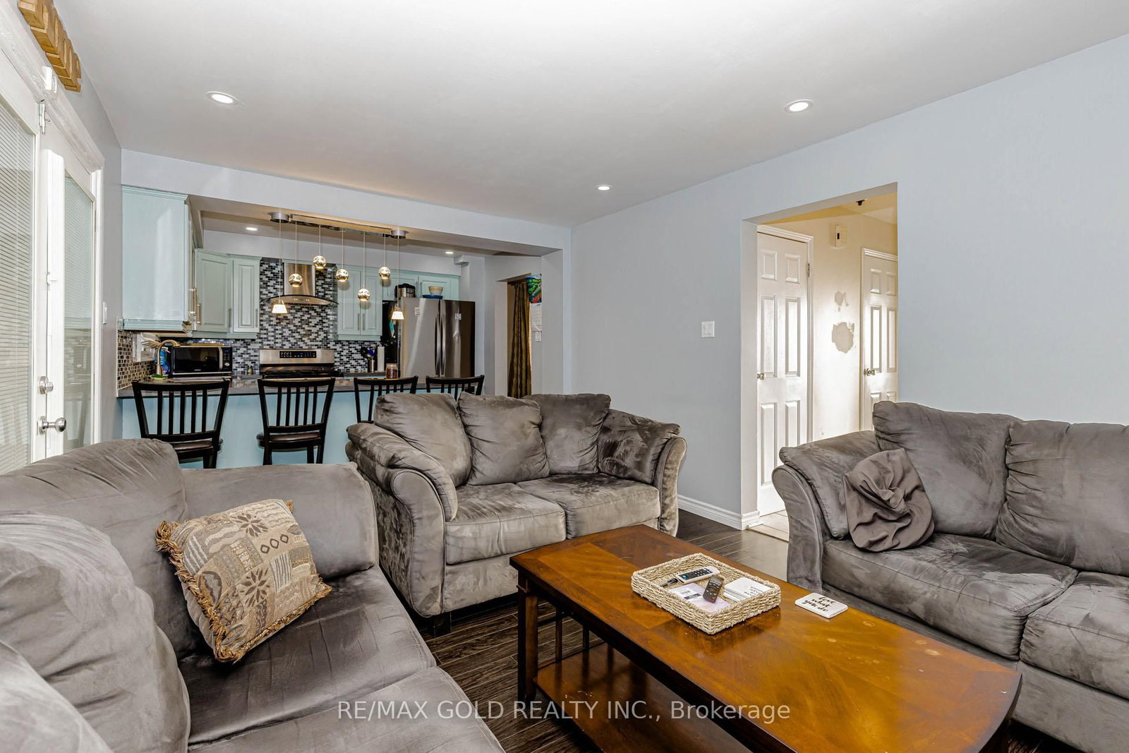 Detached House for sale at 6 Nutmeg Street, Brampton, Ontario, L6S 4A8 - Westgate - MLS: W13016060