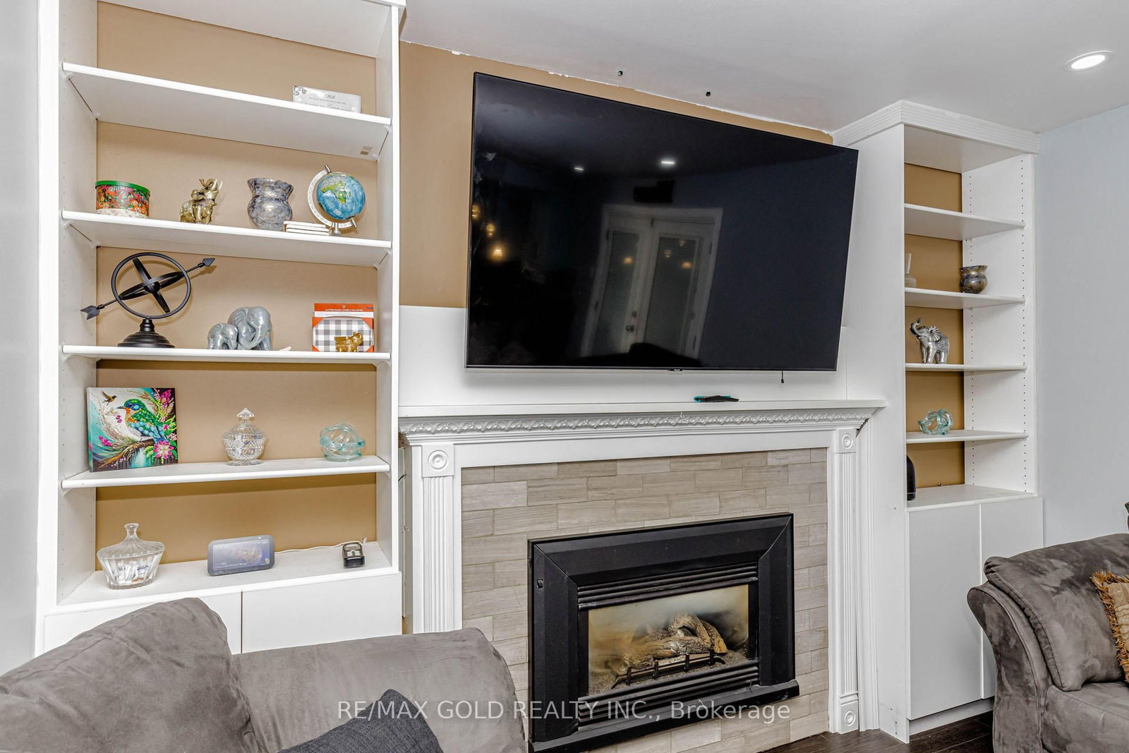 Detached House for sale at 6 Nutmeg Street, Brampton, Ontario, L6S 4A8 - Westgate - MLS: W13016060