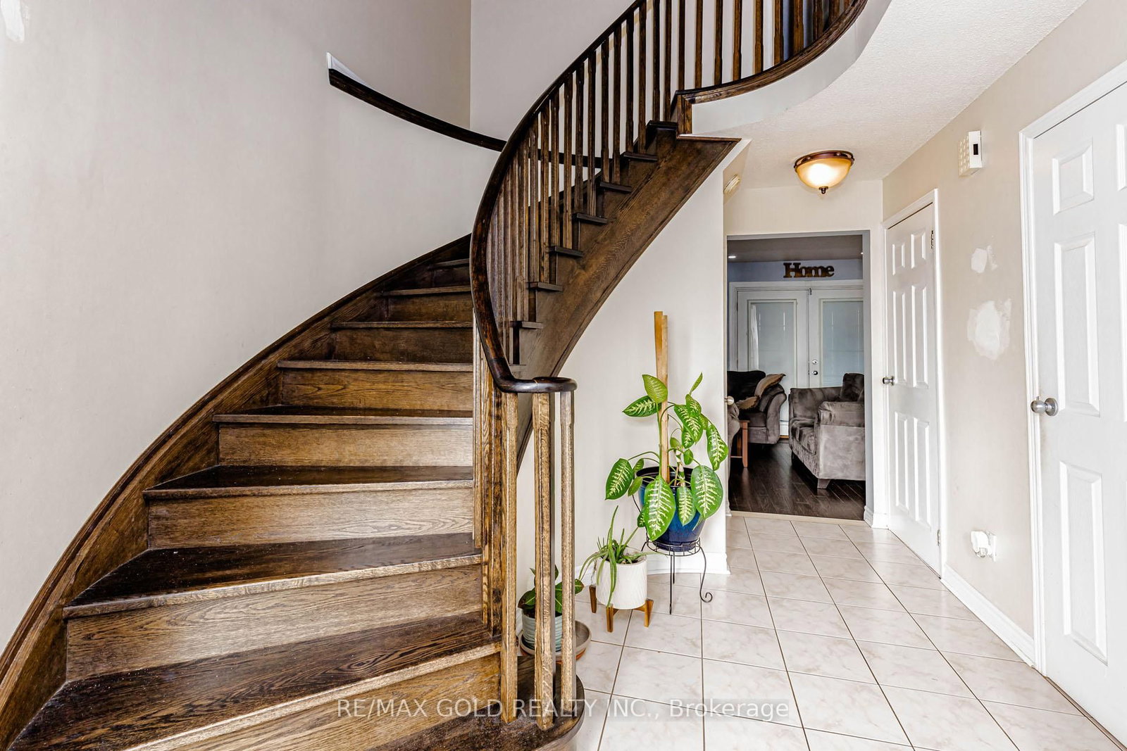 Detached House for sale at 6 Nutmeg Street, Brampton, Ontario, L6S 4A8 - Westgate - MLS: W13016060