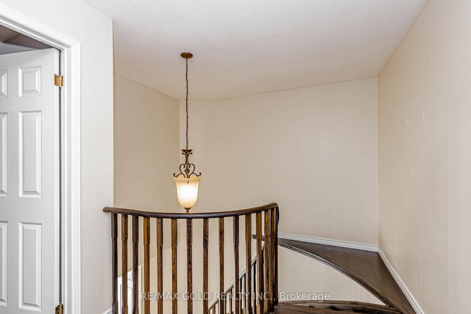 Detached House for sale at 6 Nutmeg Street, Brampton, Ontario, L6S 4A8 - Westgate - MLS: W13016060