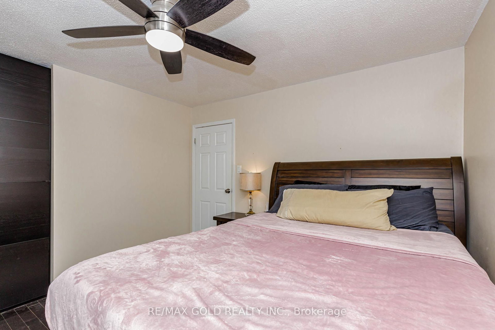 Detached House for sale at 6 Nutmeg Street, Brampton, Ontario, L6S 4A8 - Westgate - MLS: W13016060