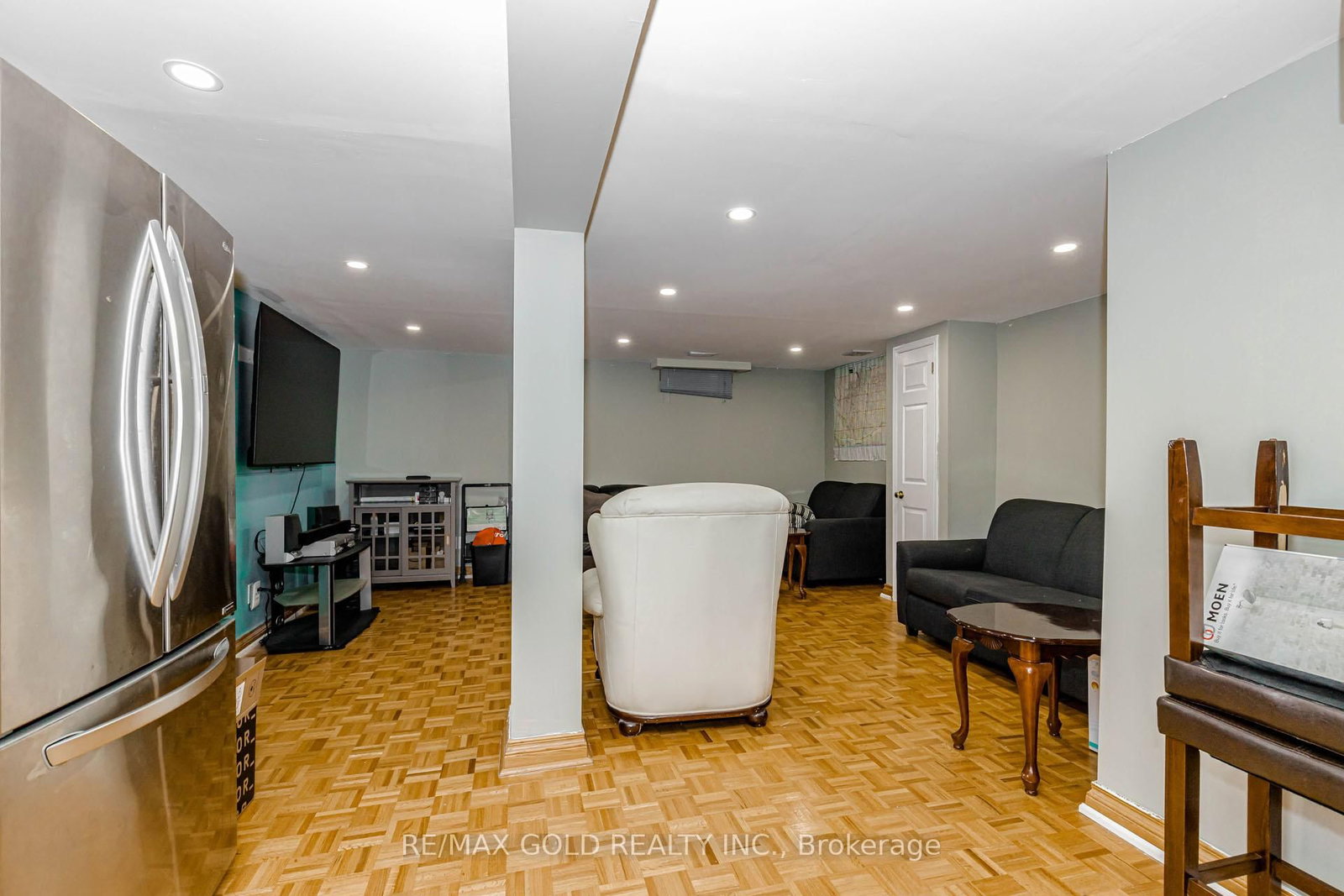 Detached House for sale at 6 Nutmeg Street, Brampton, Ontario, L6S 4A8 - Westgate - MLS: W13016060