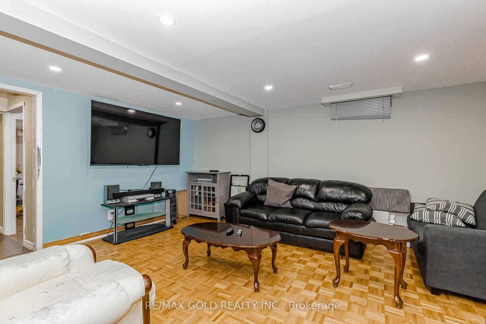 Detached House for sale at 6 Nutmeg Street, Brampton, Ontario, L6S 4A8 - Westgate - MLS: W13016060