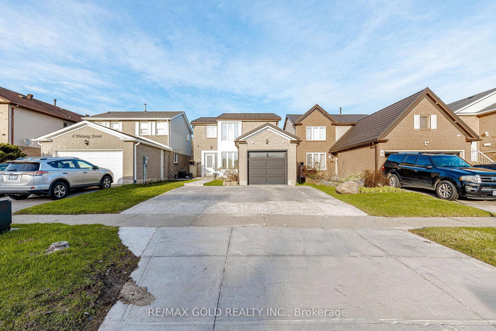 Detached House for sale at 6 Nutmeg Street, Brampton, Ontario, L6S 4A8 - Westgate - MLS: W13016060