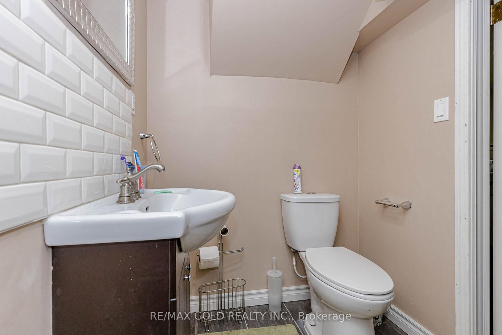 Detached House for sale at 6 Nutmeg Street, Brampton, Ontario, L6S 4A8 - Westgate - MLS: W13016060