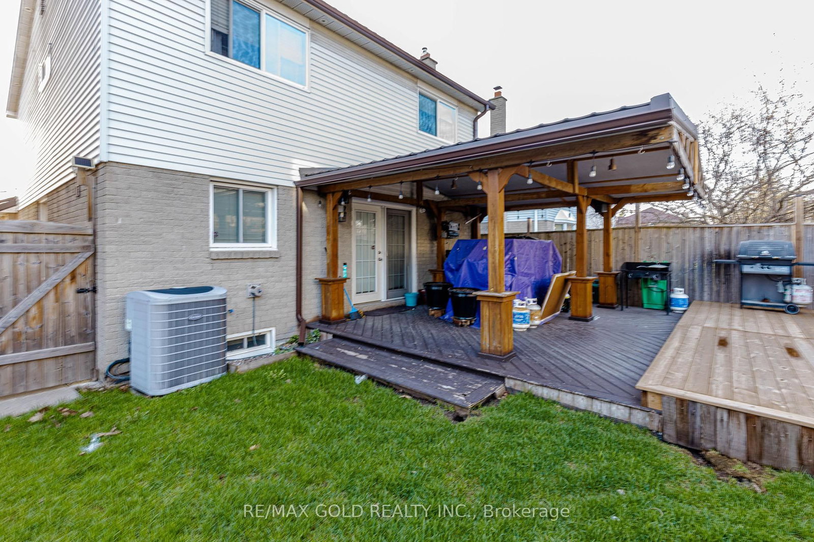 Detached House for sale at 6 Nutmeg Street, Brampton, Ontario, L6S 4A8 - Westgate - MLS: W13016060