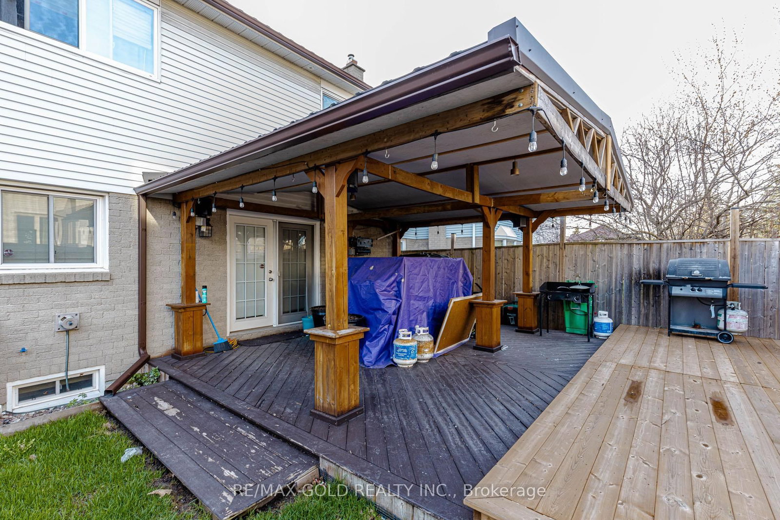 Detached House for sale at 6 Nutmeg Street, Brampton, Ontario, L6S 4A8 - Westgate - MLS: W13016060